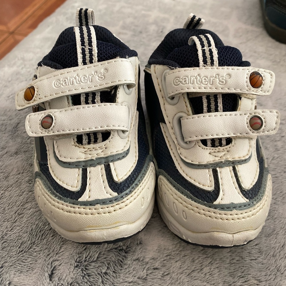 Carter’s light up sneakers size 3